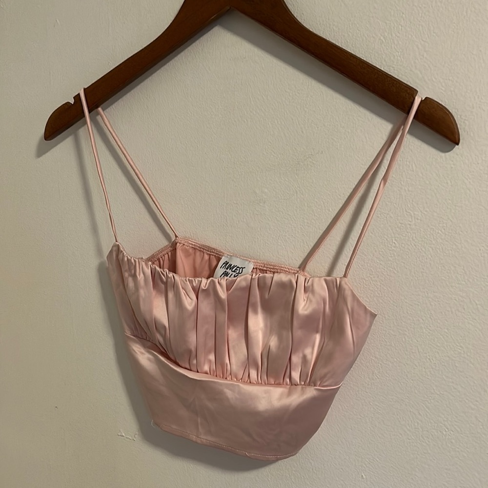 pink tank top